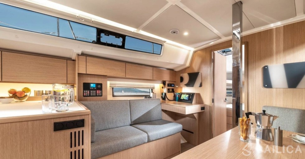 Bavaria 38 Cruiser - Yacht Charter Sailica