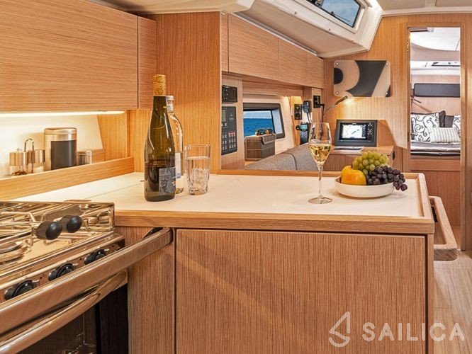 Bavaria 38 Cruiser - Yacht Charter Sailica