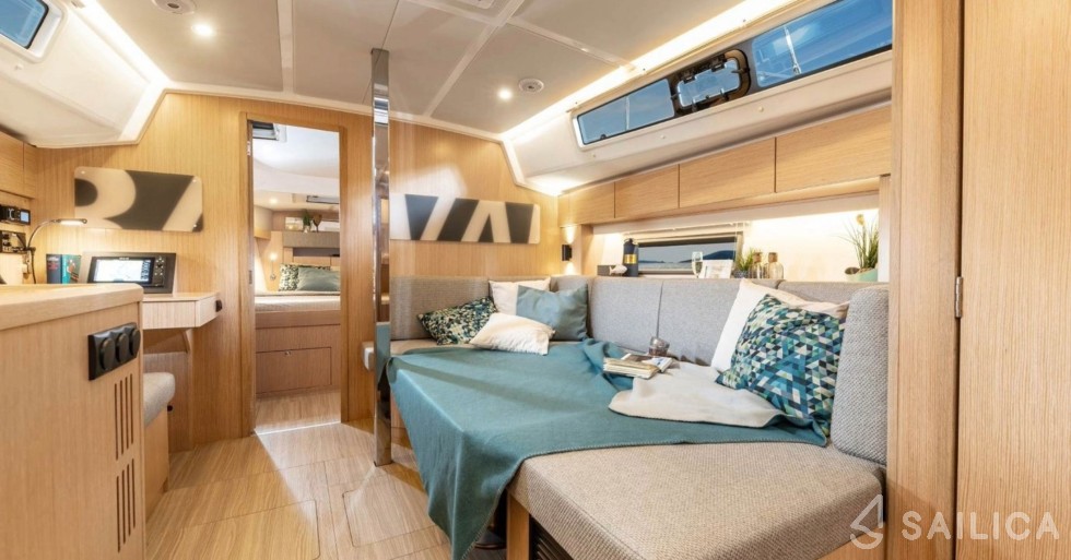 Bavaria 38 Cruiser - Yacht Charter Sailica