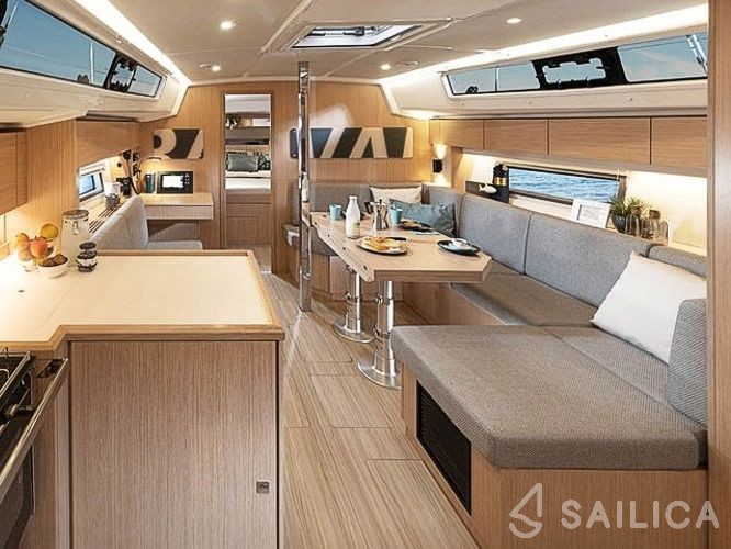 Bavaria 42 Cruiser - Yacht Charter Sailica