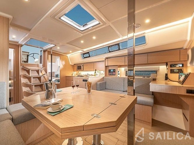 Bavaria 42 Cruiser - Yacht Charter Sailica