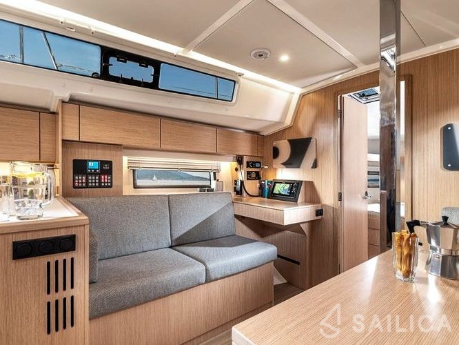 Bavaria 42 Cruiser - Yacht Charter Sailica