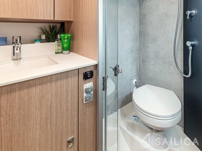 Bavaria 42 Cruiser - Yacht Charter Sailica