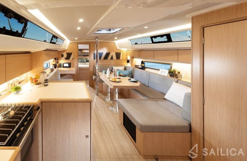 Bavaria 42 Cruiser - Yacht Charter Sailica
