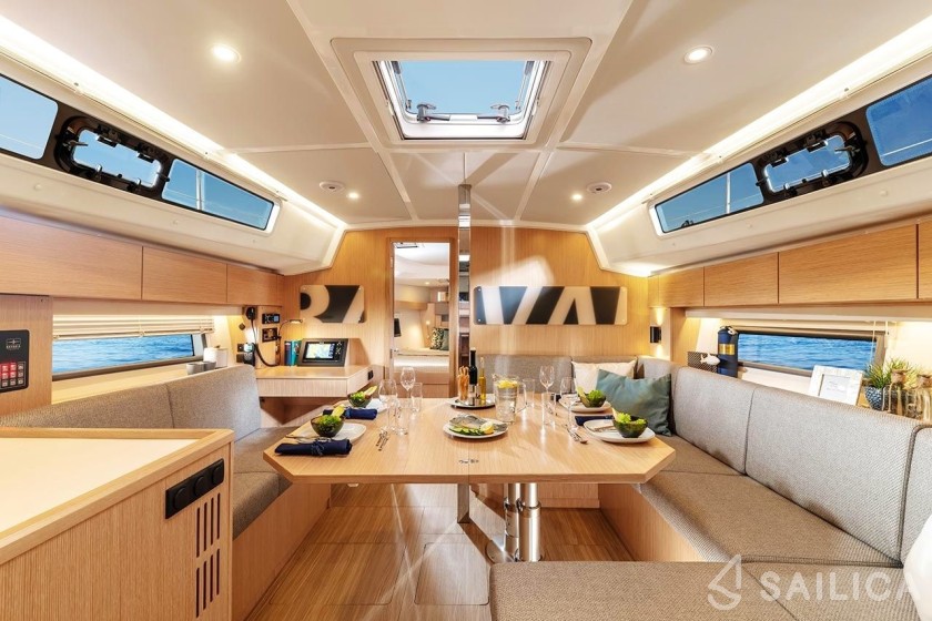 Bavaria 42 Cruiser - Yacht Charter Sailica