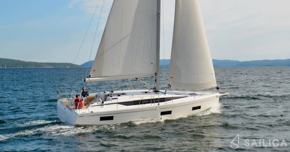 Bavaria 42 Cruiser - Yacht Charter Sailica
