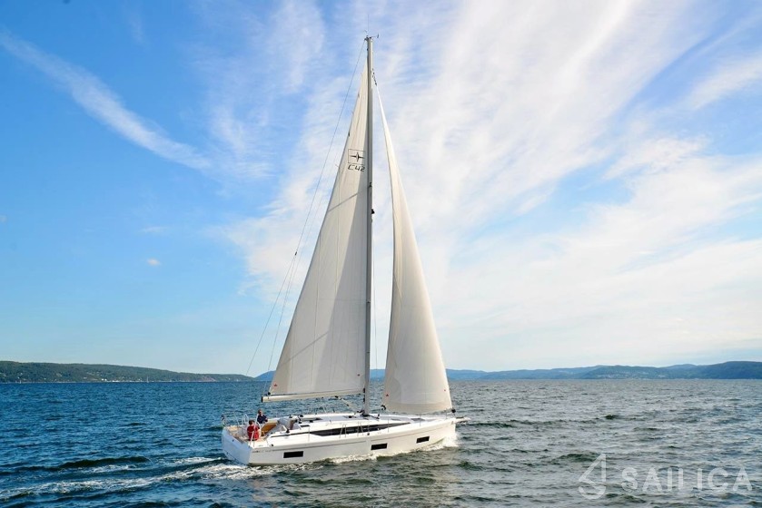Bavaria 42 Cruiser - Yacht Charter Sailica