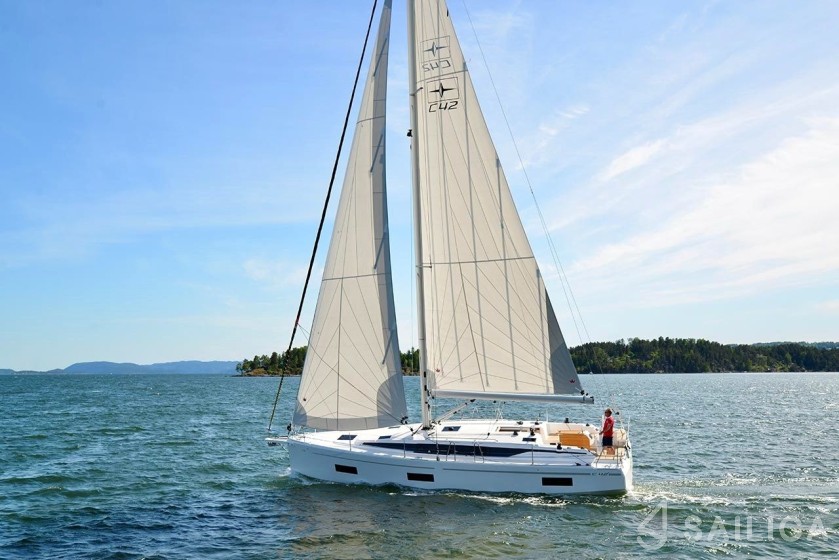 Bavaria 42 Cruiser - Yacht Charter Sailica