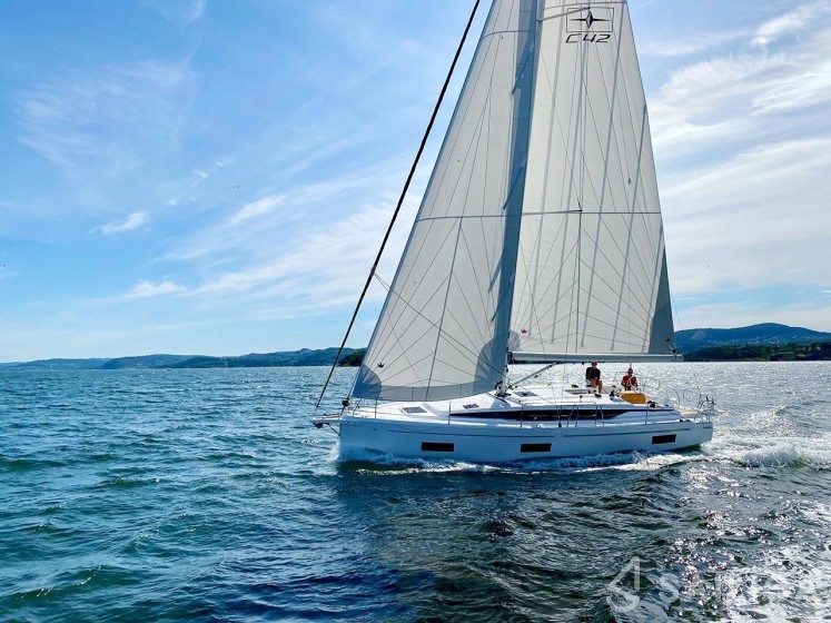 Bavaria 42 Cruiser - Yacht Charter Sailica