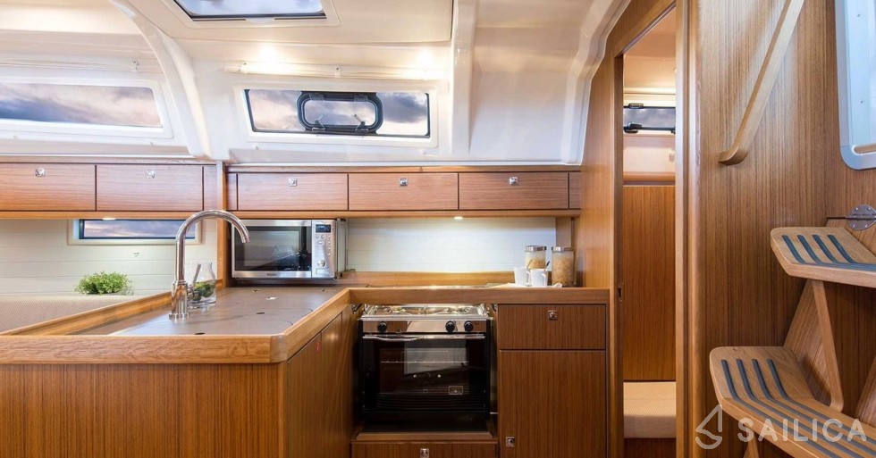 Bavaria 37 Cruiser - Yacht Charter Sailica