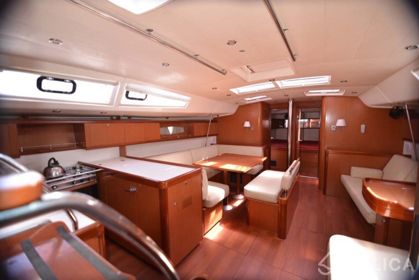 Oceanis 54 - 4 + 1 cab. - Yacht Charter Sailica