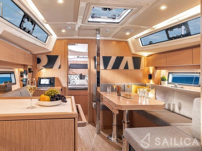 Bavaria 38 Cruiser - Yacht Charter Sailica