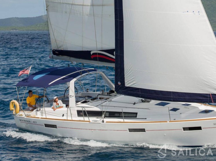 Moorings 42.3 - Yacht Charter Sailica