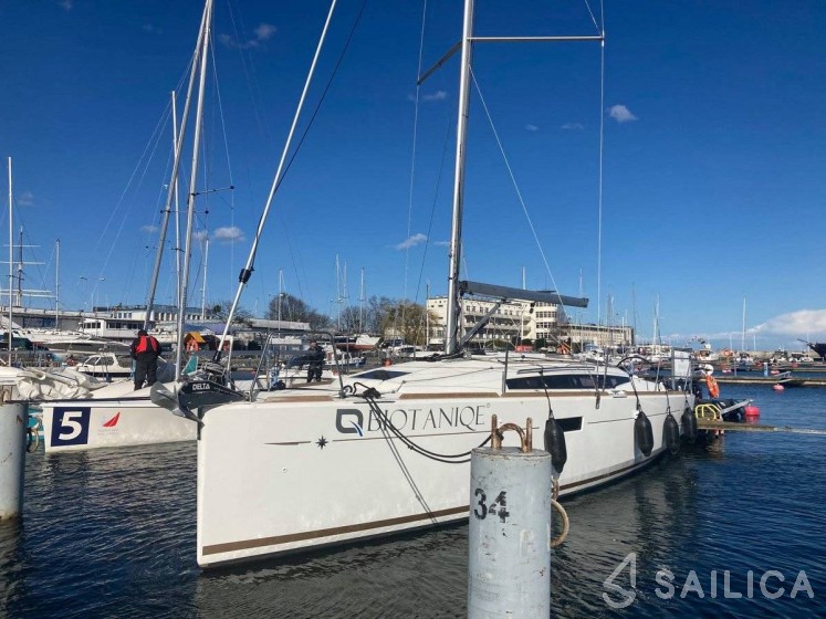 Sun Odyssey 349 - Yacht Charter Sailica