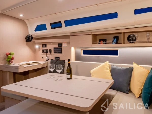 Moorings 42.3 - Yacht Charter Sailica