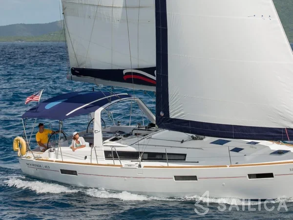 Moorings 42.3 - Yacht Charter Sailica