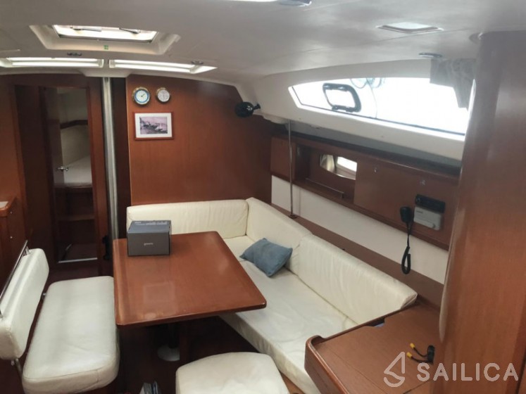 Cyclades 39.3 - Yacht Charter Sailica