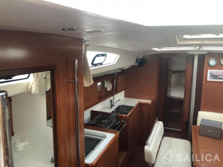 Cyclades 39.3 - Yacht Charter Sailica