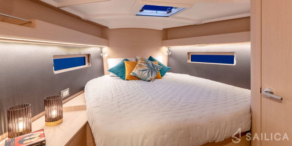 Moorings 42.3 - Yacht Charter Sailica