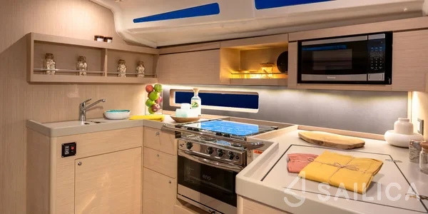 Oceanis 40.1 - Yacht Charter Sailica