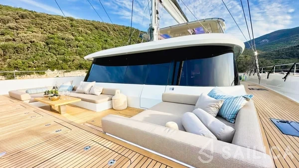 Sunreef 80 - Yacht Charter Sailica