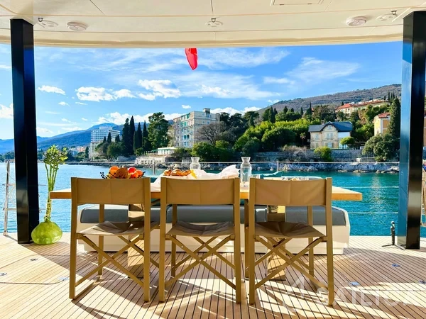 Sunreef 80 - Yacht Charter Sailica