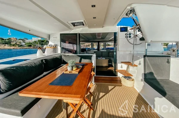 Isla 40 - Yacht Charter Sailica