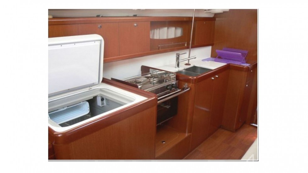 Oceanis 40 - Yacht Charter Sailica