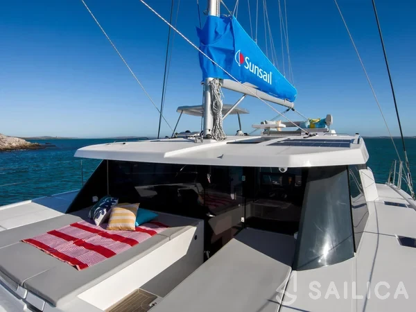 Sunsail 424 - Yacht Charter Sailica