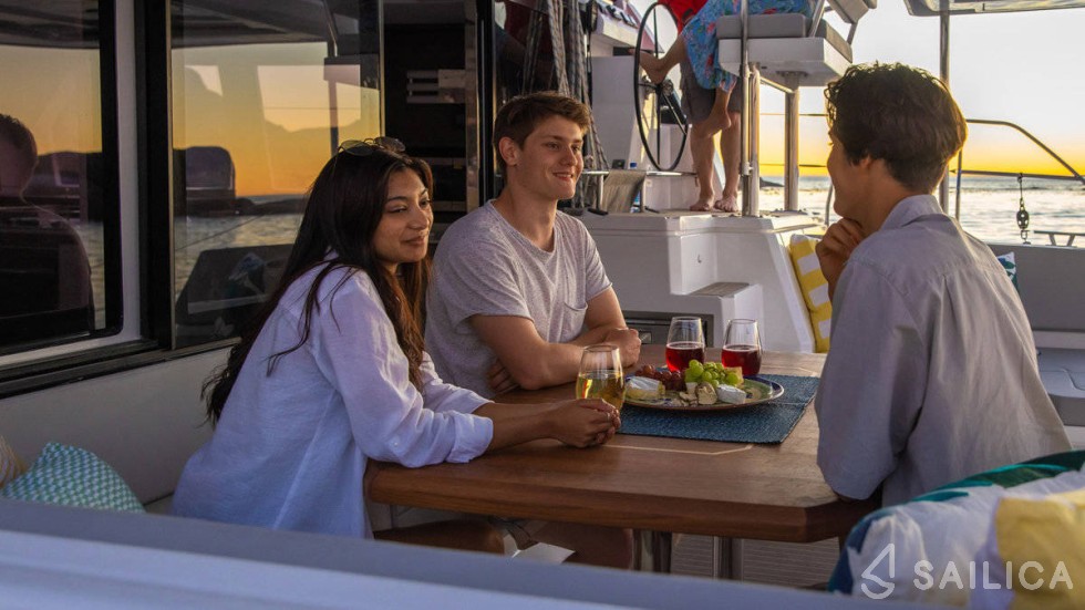 Sunsail 424 - Yacht Charter Sailica