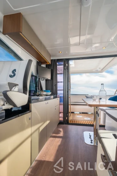 Antares 11 OB - Yacht Charter Sailica