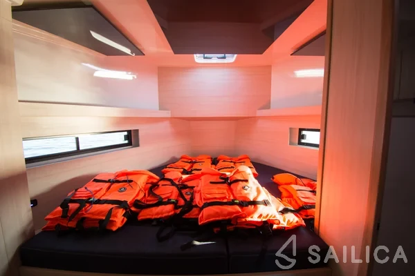 Futura 40 Grand Horizon - Yacht Charter Sailica