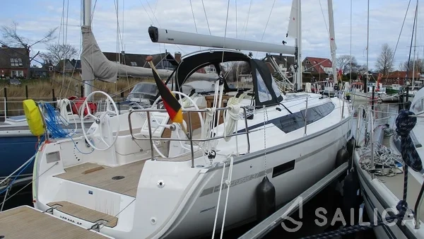 Bavaria 37 Cruiser - Yacht Charter Sailica