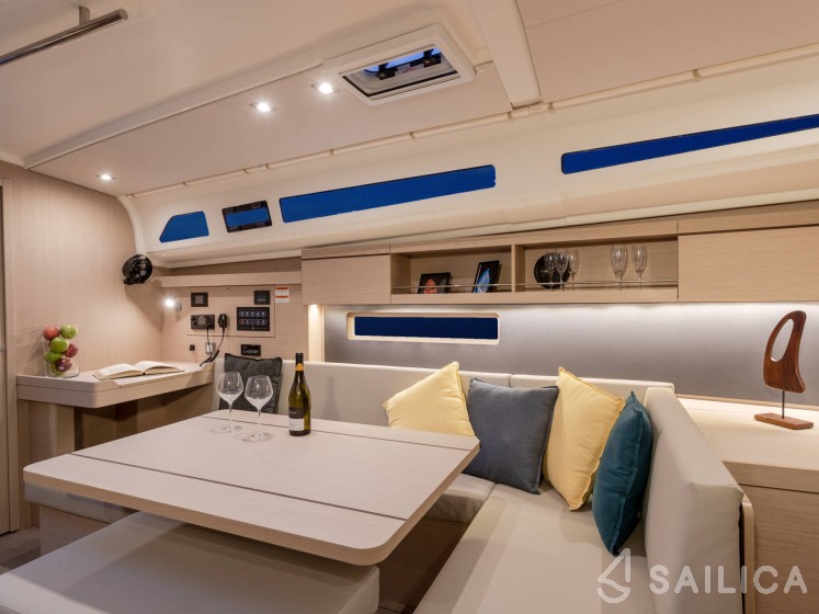Oceanis 40.1 - Yacht Charter Sailica