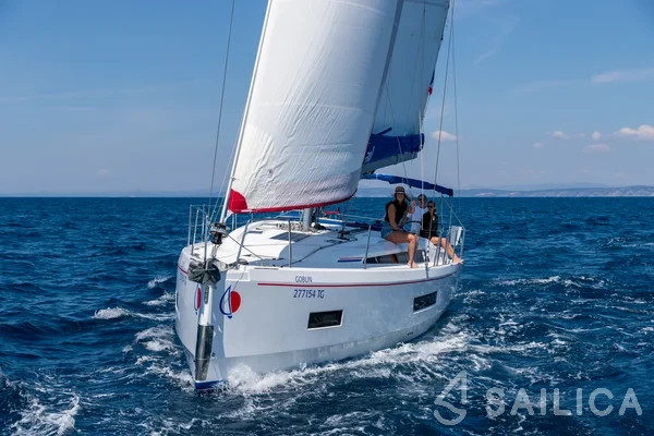 Oceanis 40.1 - Yacht Charter Sailica