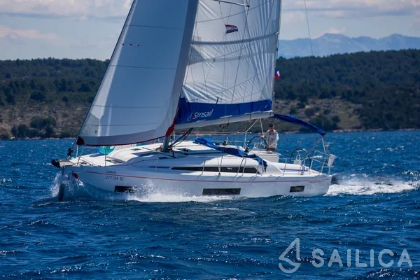 Oceanis 40.1 - Yacht Charter Sailica