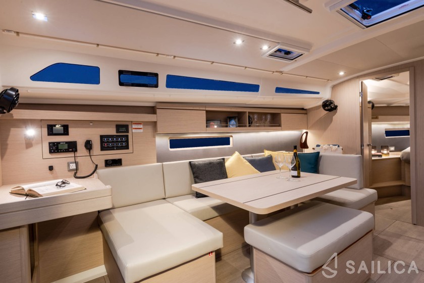 Oceanis 40.1 - Yacht Charter Sailica
