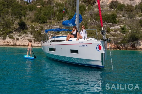 Oceanis 40.1 - Yacht Charter Sailica