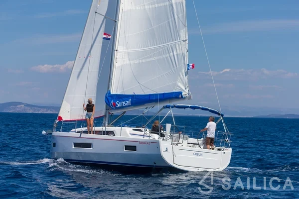 Oceanis 40.1 - Yacht Charter Sailica