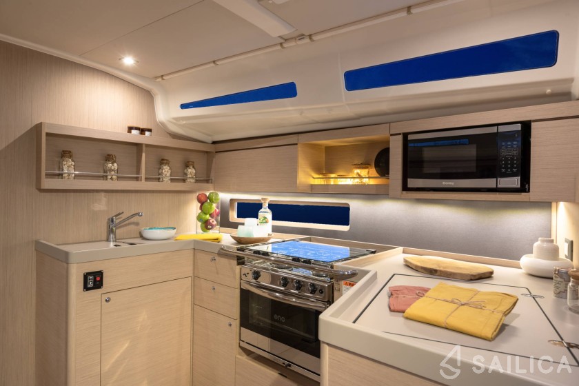Oceanis 40.1 - Yacht Charter Sailica