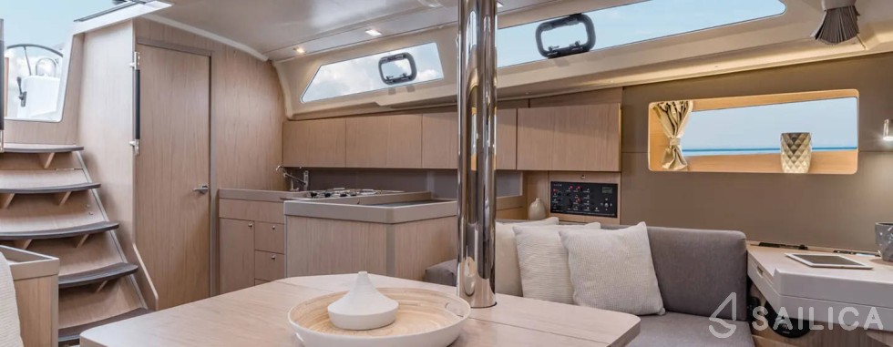 Oceanis 41.1 - Yacht Charter Sailica