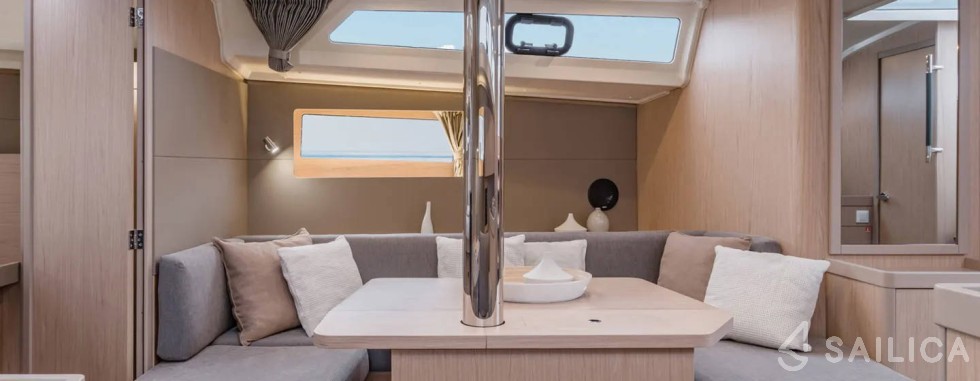 Oceanis 41.1 - Yacht Charter Sailica