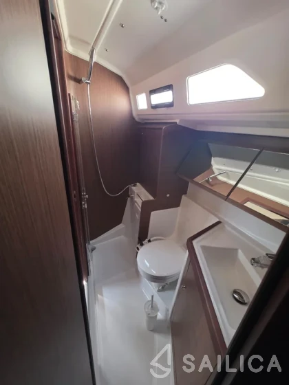 Oceanis 40.1 - Yacht Charter Sailica