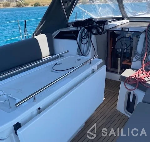 Oceanis 40.1 - Yacht Charter Sailica