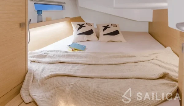 Hanse 410 - Yacht Charter Sailica