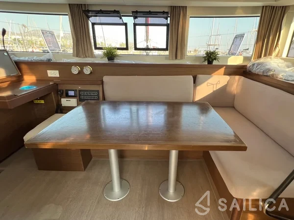 Lagoon 40 - Yacht Charter Sailica