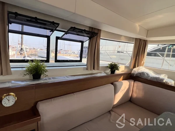 Lagoon 40 - Yacht Charter Sailica