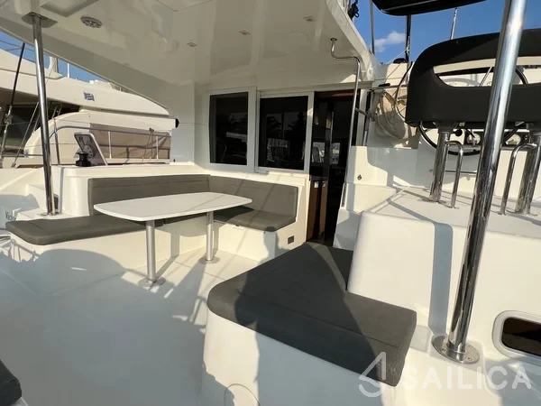 Lagoon 40 - Yacht Charter Sailica