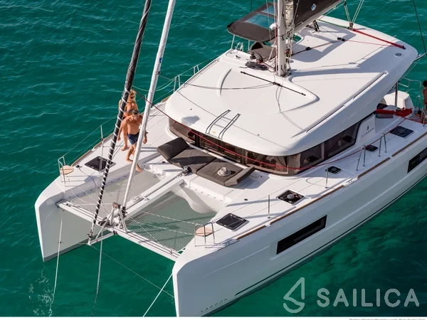 Lagoon 40 - Yacht Charter Sailica
