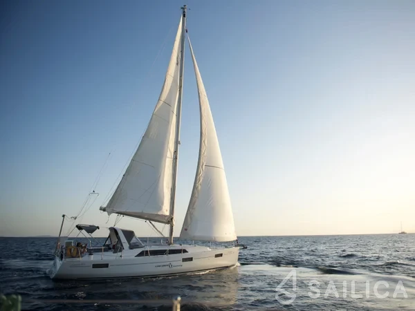 Oceanis 41.1 - Yacht Charter Sailica